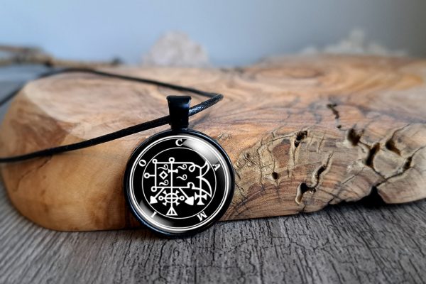 Camio Sigil Seal Necklace Pendant